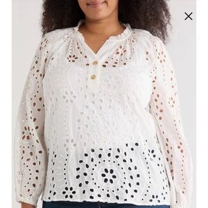WHITE EYELET TOP SIZE XL 
(FITS LIKE L)